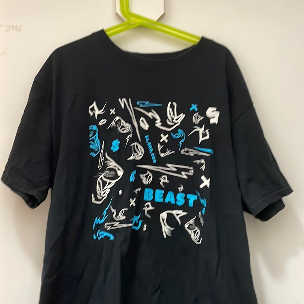 SIGNED BY MR.BEAST (FAMOUS)